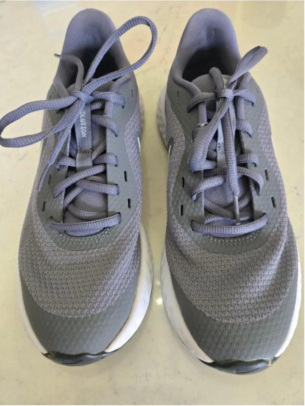 Nike Revolution 5 GS Running Shoes – Youth 6.5Y – Gray/White